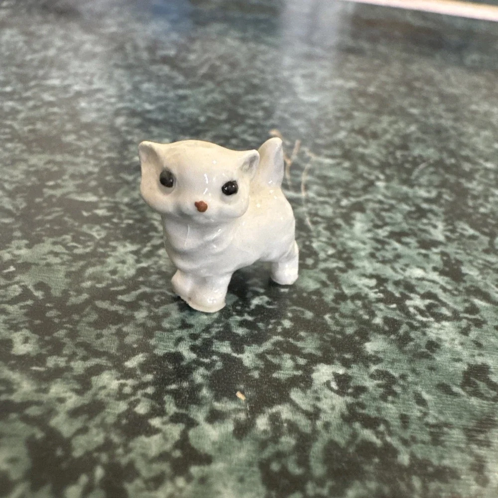 VTG Tiny Hagen Renaker Cat, White Persian Kitten